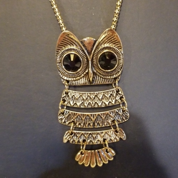 Jewelry - Owl pendant necklace